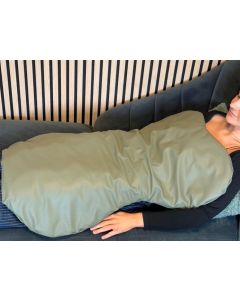 Flodhest Tyngdetæppe kan lægges over en dyne eller et tæppe, f.eks. over lænd/hofte/mave. Vægttæppe udformet som et flodhestehoved i en afdæmpet farve